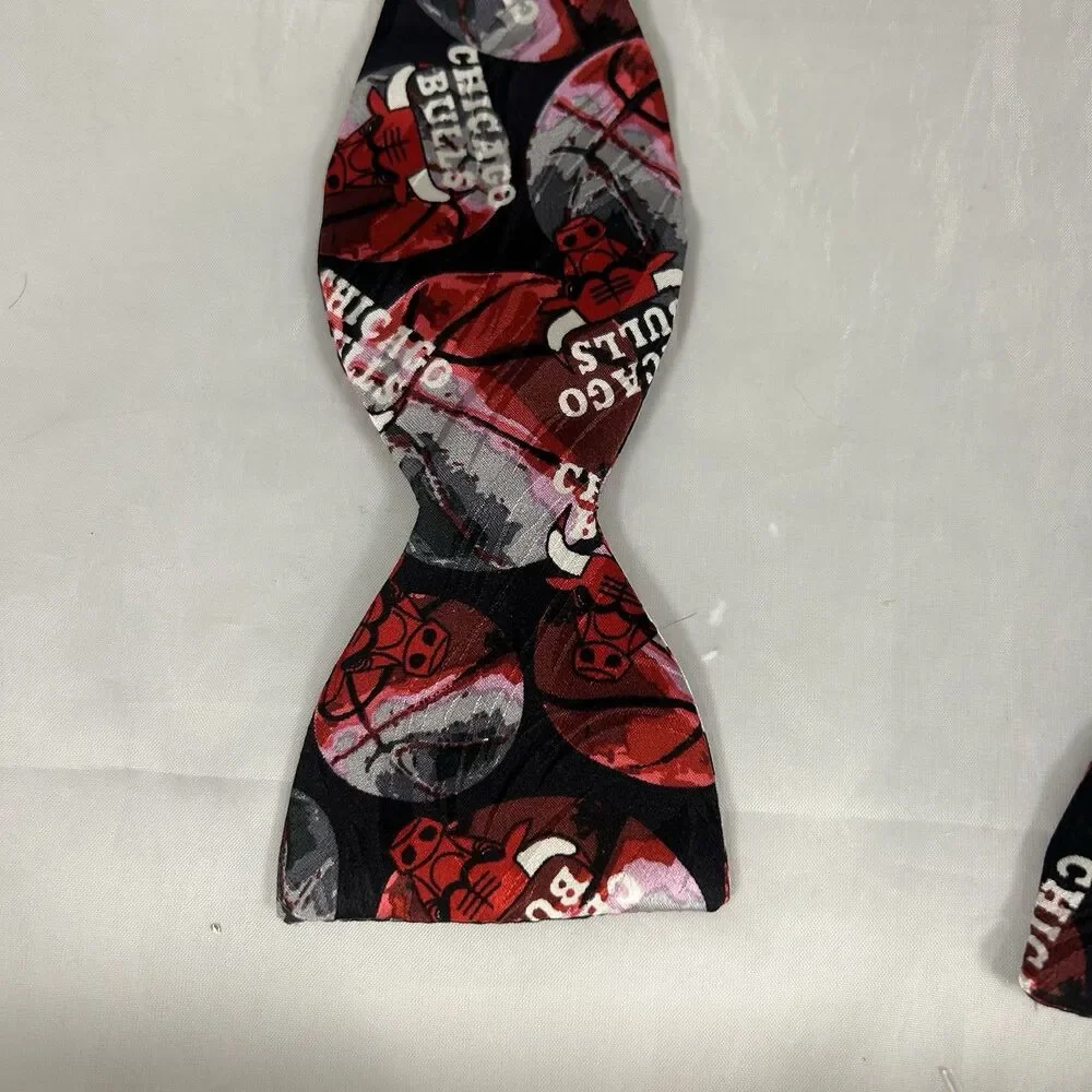 Vintage NBA Chicago Bulls Pre-Tied Bow Tie Adjustable Red Black Logo Pattern